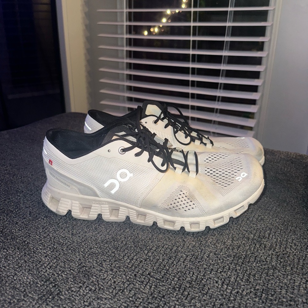Men's On Clouds Size 10.5